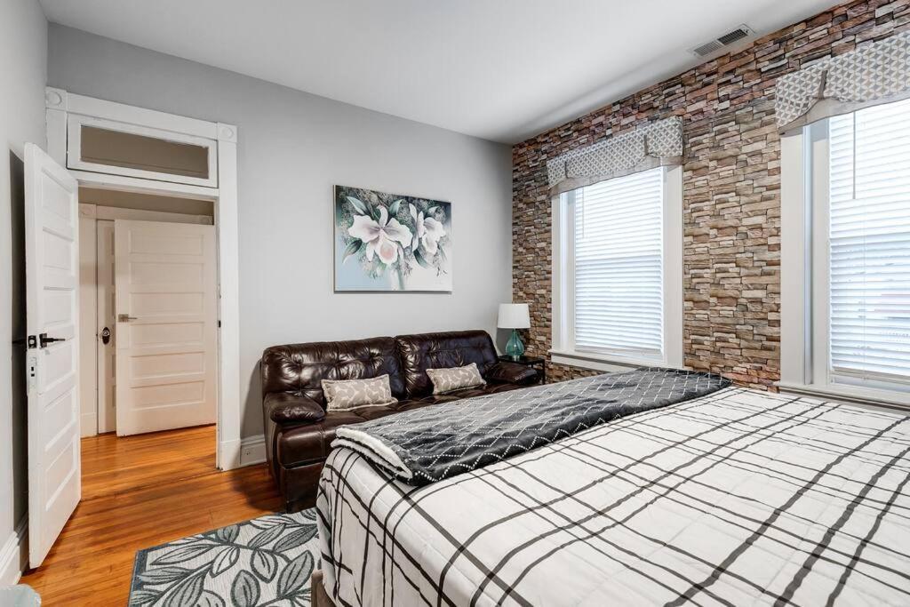 Grand Carytown 5br Fan Fully Fenced Holiday home